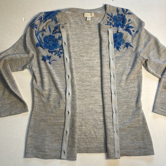 Garnet Hill Women’s 100% Merino Wool Crew Neck Button Up Cardigan Blue Roses XS - Picture 11 of 15